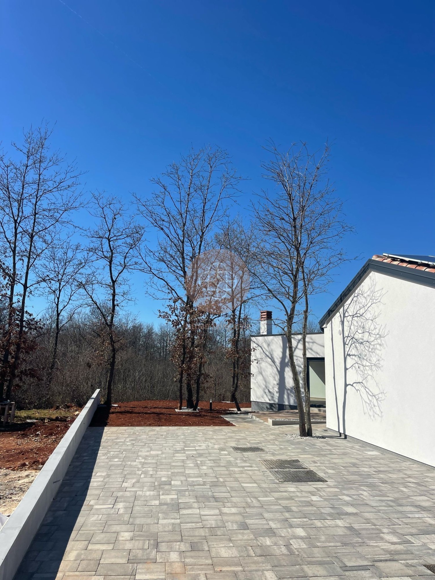 Stylisher Bungalow mit Pool im Grünen für Ruhesuchende