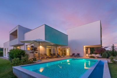 Wunderschöne moderne Villa im Herzen Istriens mit Indoorpool