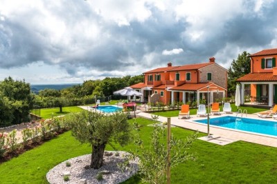 Doppelhaus, zwei separate Einheiten mit Pool im Grünen *FamilienSpecial*